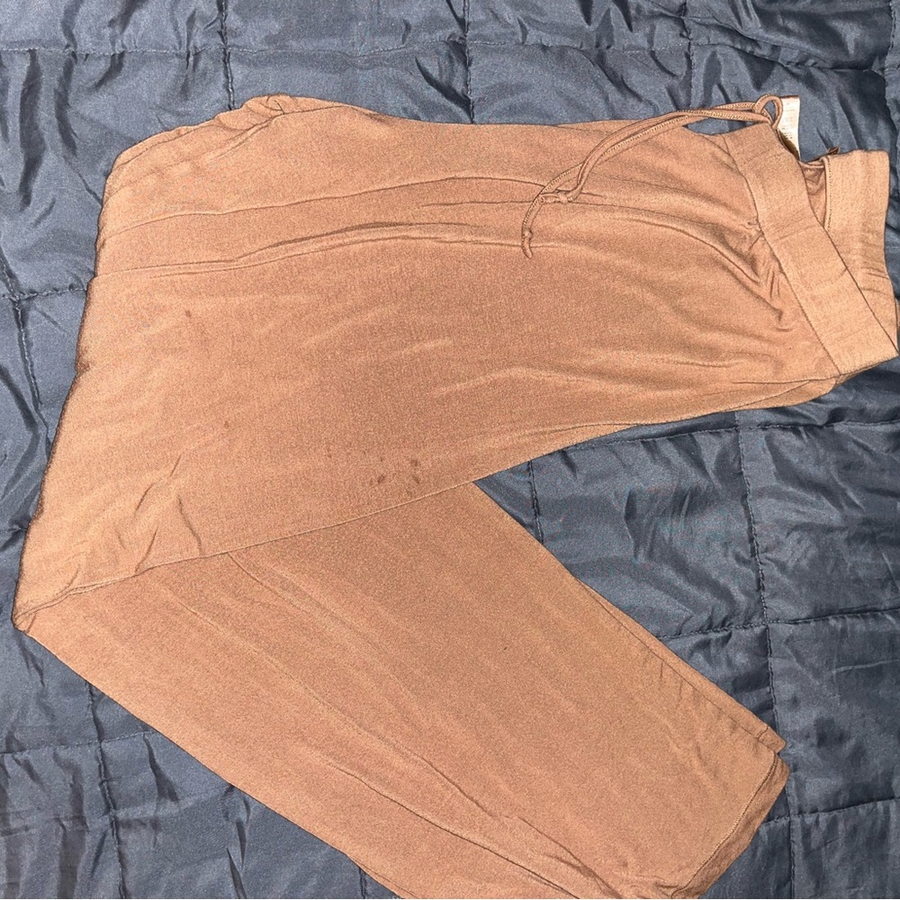 SKIMS Two-Piece Loungewear Set - Picture 3 of 5